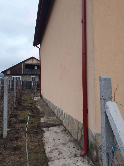 Vând casă și teren