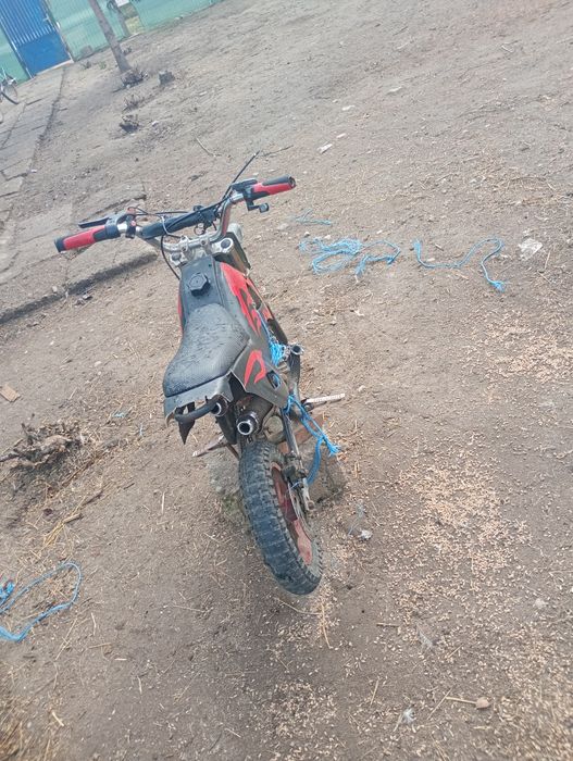 Vând cross de 49 necesită demarou fac și diferite schimburi