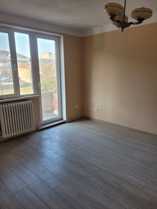 Vând apartament 2 camere etaj 1