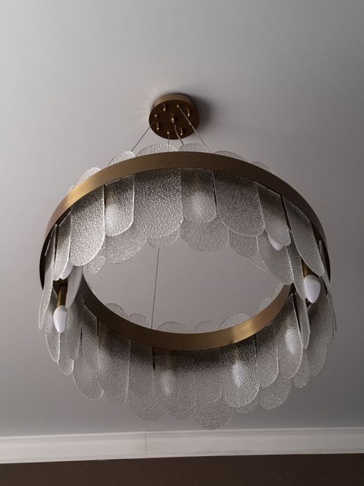 Продам подвесную люстру 10 ламп