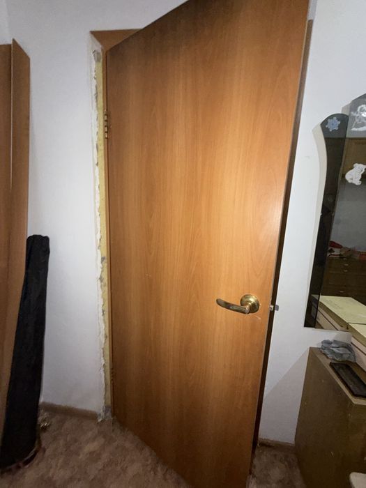 Продам двери 5 дверей