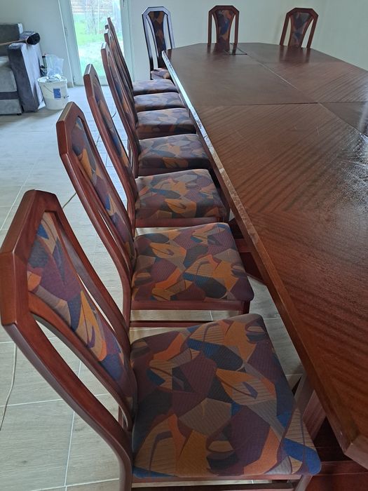 Vand masa cu  20 de scaune