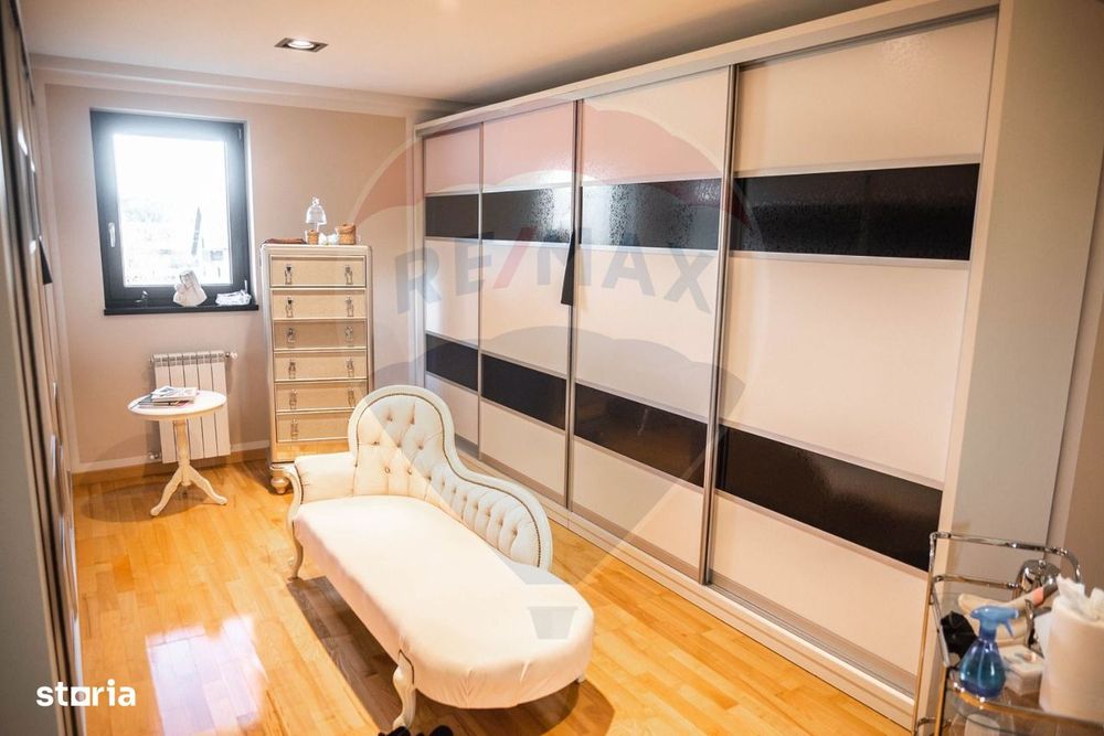 Casă / Vilă de lux cu 6 camere de vânzare în Șcheia, Suceava