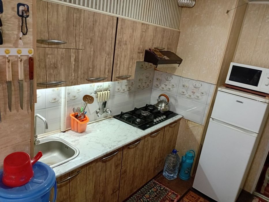 3/2 да 3 хонали уй сотилади