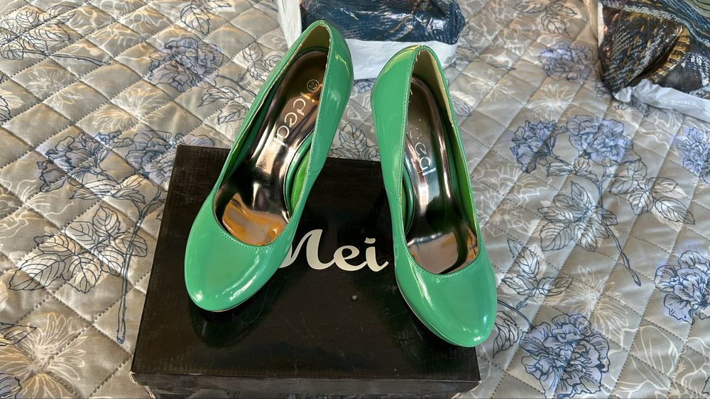 Обувки на висок ток