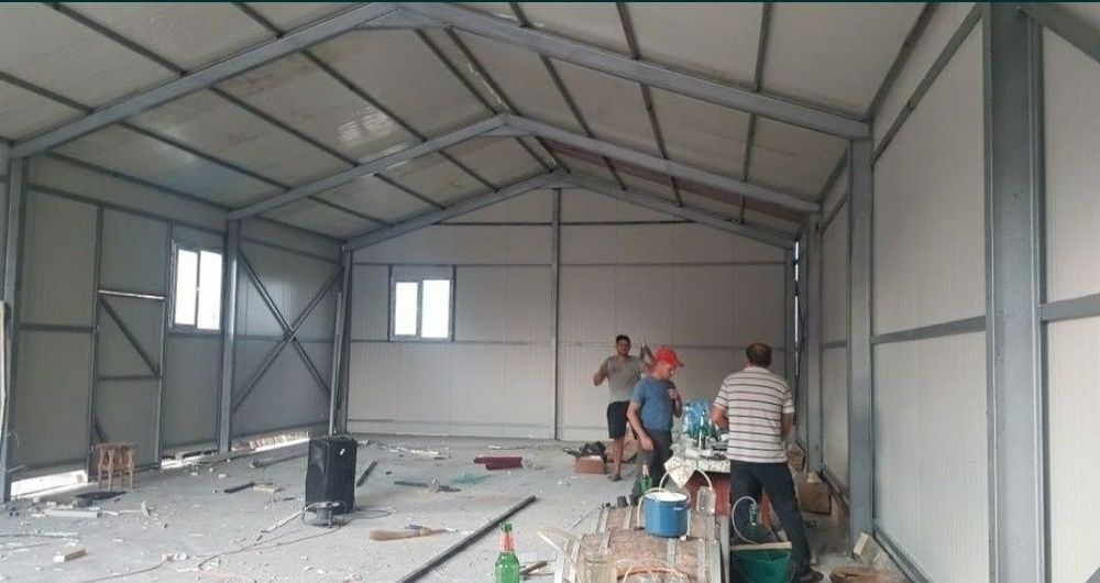 Vând hală metalica