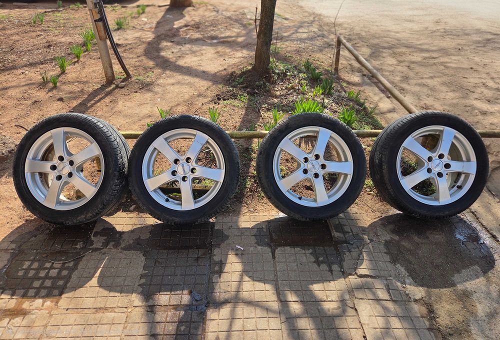 4 бр. алуминиеви джанти 15 цола с летни гуми 195/50 R15 – комплект