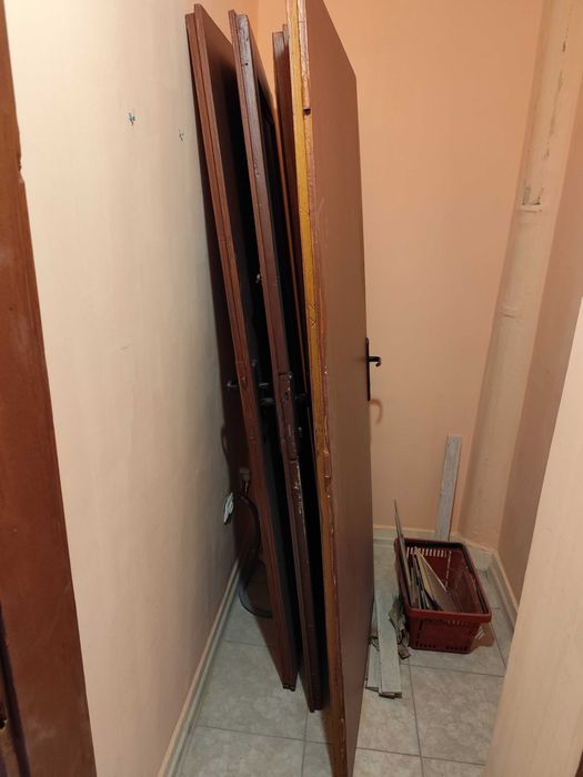 Подарявам стари врати