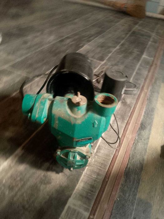 вакумний насос сотилади 1.8 лик