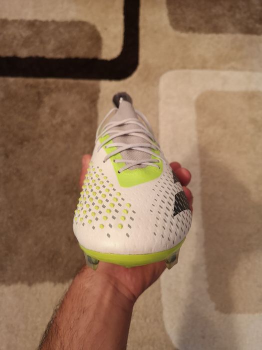 Vând ghete de fotbal profesionale adidas predator accuracy 1