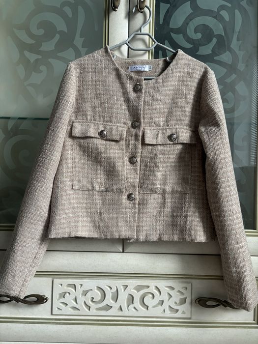 Женский пиджак ( бежевый )