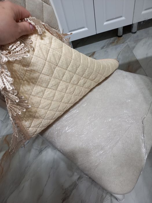 Продам  стулья новые