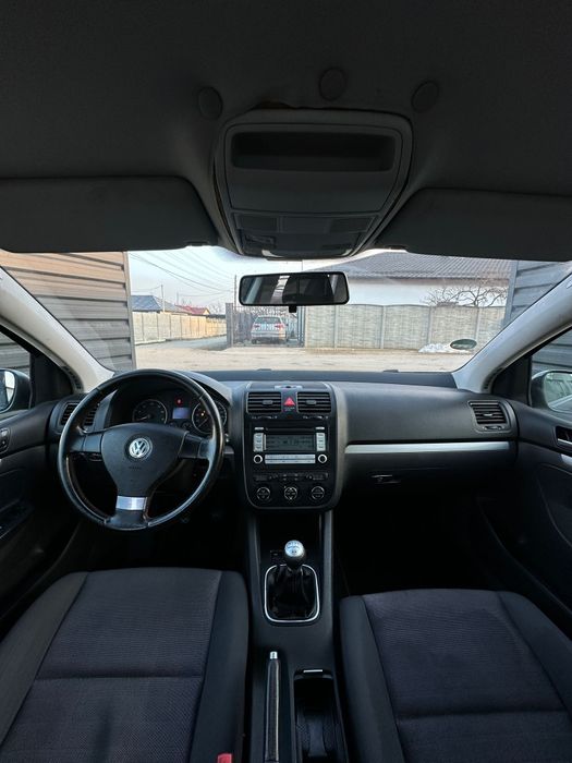 Volkswagen Golf 5 • 1.4 MPI