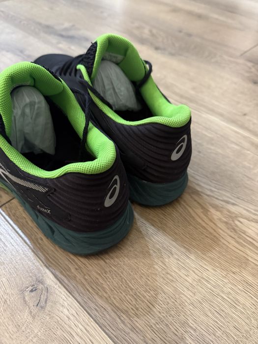Мужчкие оригинальные кроссовки Asics