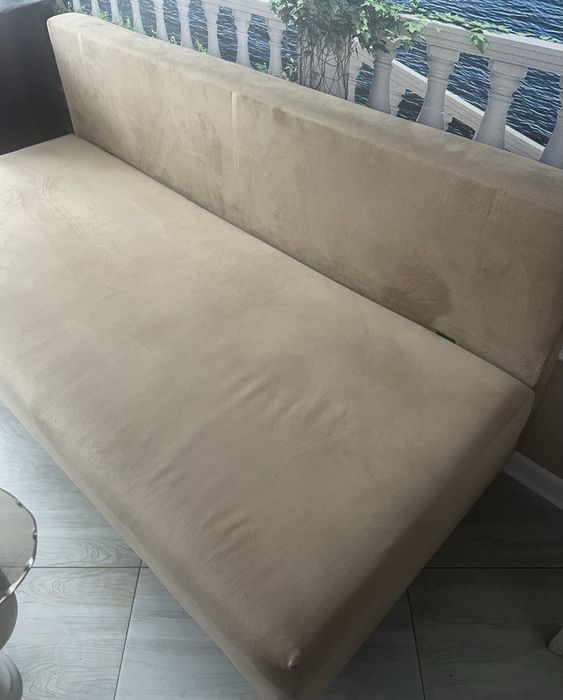 чистый диван раскладной компактный