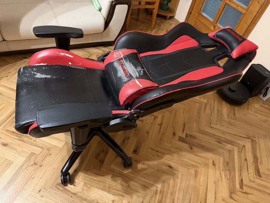Продавам геймърски стол AKRACING – черно/червен