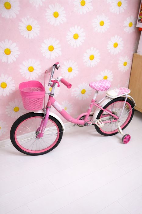 Детский велосипед для девочек в отличном состоянии!