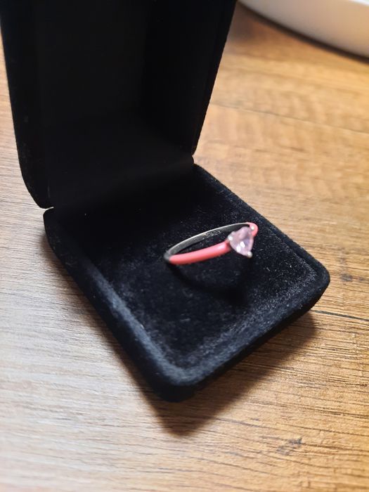 Сребърен пръстен с камък "сърце"