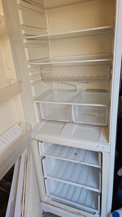 Продается холодильник indesit