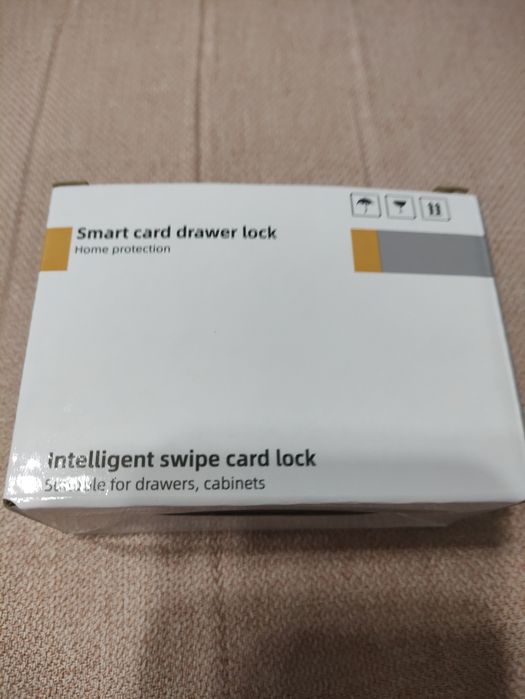 încuietoare inteligentă pentru dulapuri sau sertare, funcționând prin tehnologie NFC și RFID.
