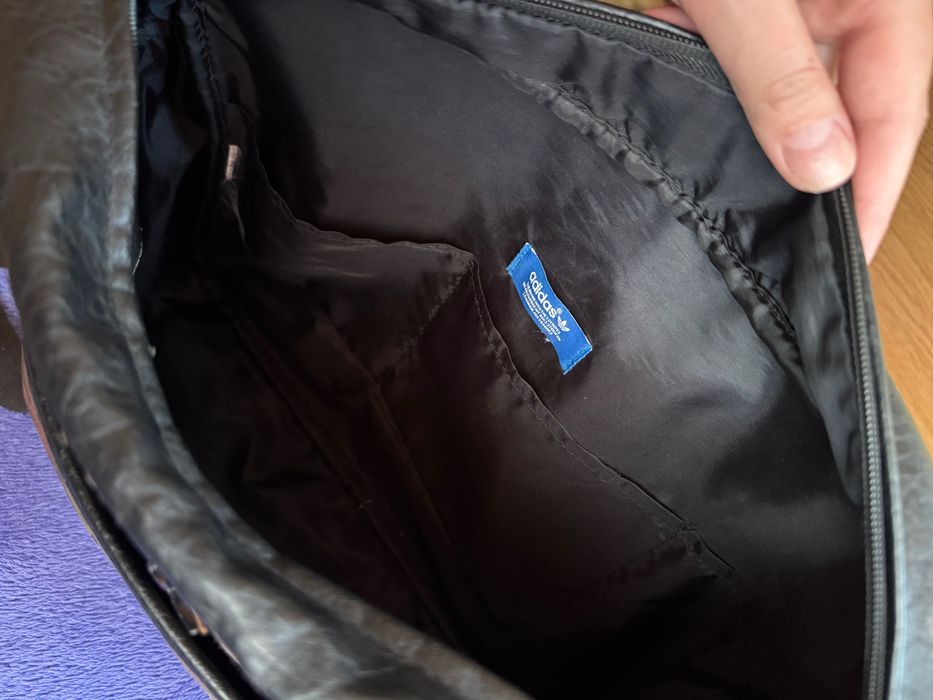 Adidas спортна чанта през рамо/ малка велурена чанта в кафяв цвят