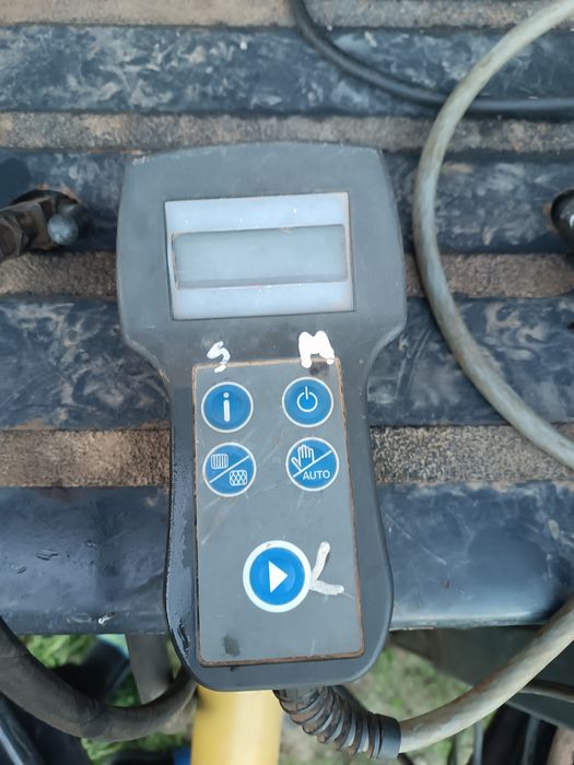 Vând presa balotiera vicon rf 125 plasă Deutz-fahr