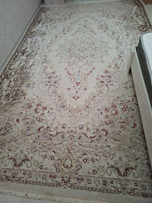 Продам ковер в хорошем состоянии
