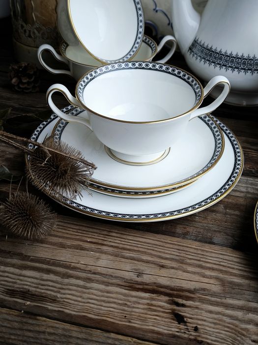 Костен порцелан Сервиз