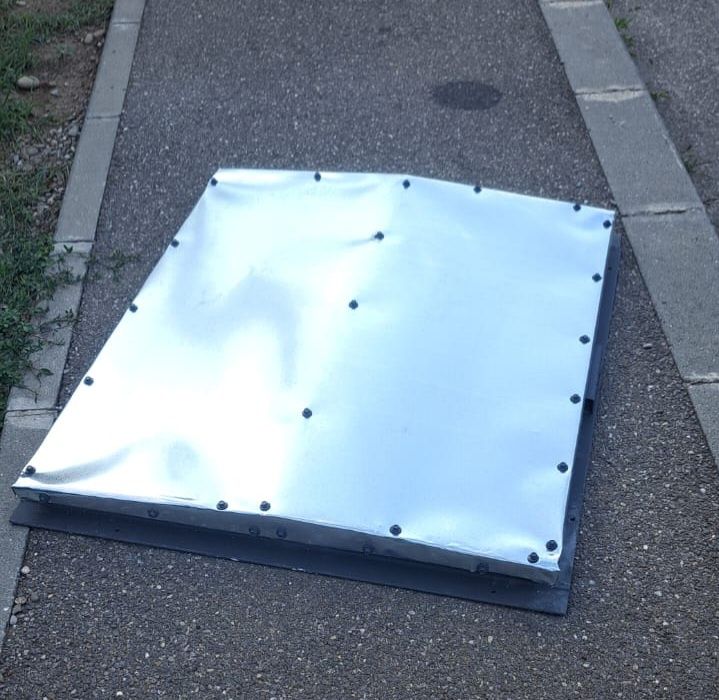 Vând capac acces acoperiş bloc