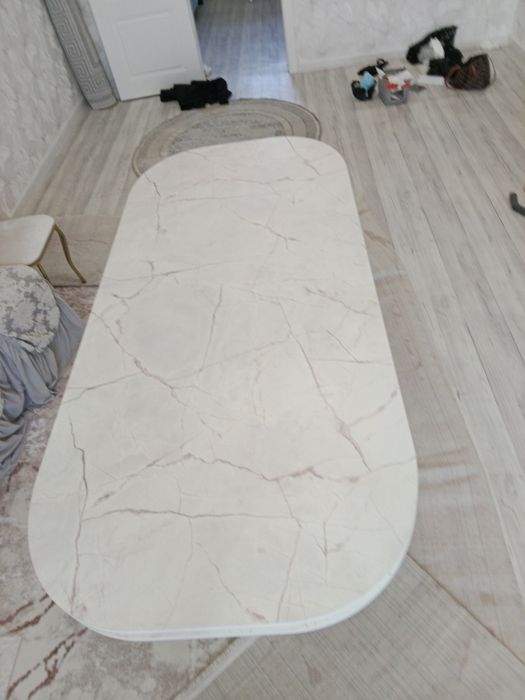 Стол новыи падарок стуля