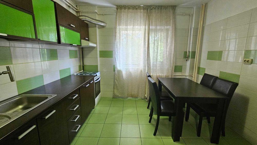 Proprietar inchiriez apartament 2 camere, 50 mp, mobilat și utilat , 5 min metrou Aparătorii Patriei – S 4 , cu loc de parcare. Disponibil imediat.