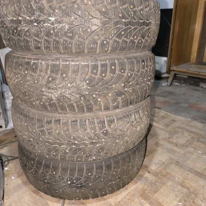 Продам комплект Шины зимние