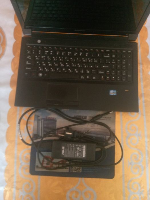 Noutbuk Lenevo core i3