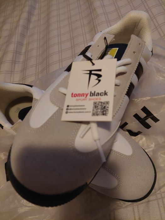 Adidașii bărbați Tonny Black. 42, noi cu etichetă.De Calitate