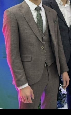 Продам костюм тройка