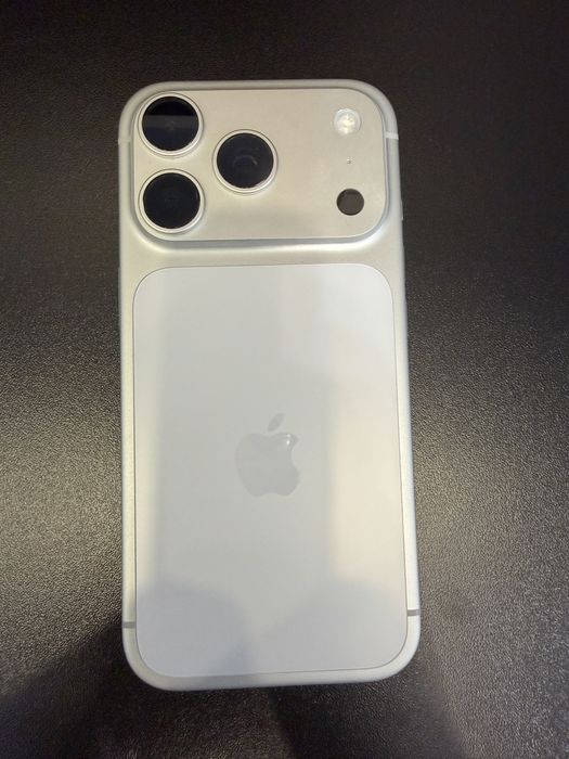 Iphone 17pro продаю