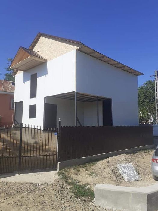 Vând casa din panouri Sandwich termoizolante pereți 20cm