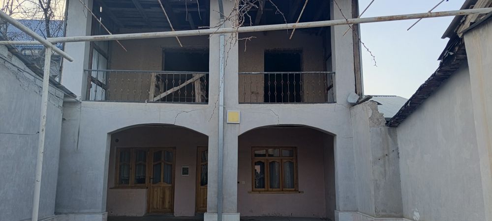 3 сотихли Уй сотилади! Подвал хам мавжуд, жойлашган манзил Хишрав.