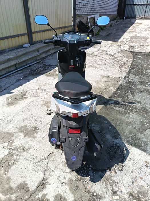 Продам скутер suuzim8