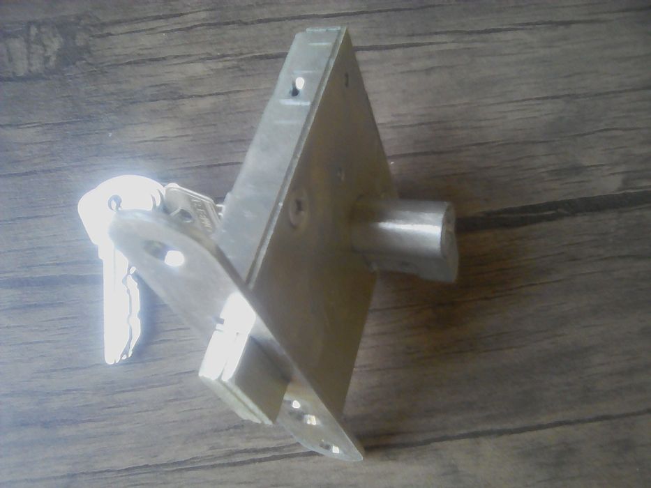 Замки для сейфа.