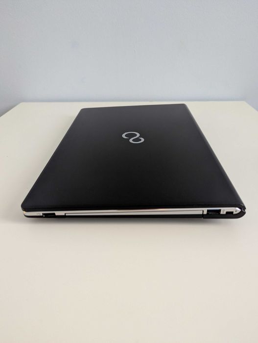 Fujitsu LIFEBOOK S936 | 13.3 инча | i5, 8GB, 240GB | Проблем с дисплея