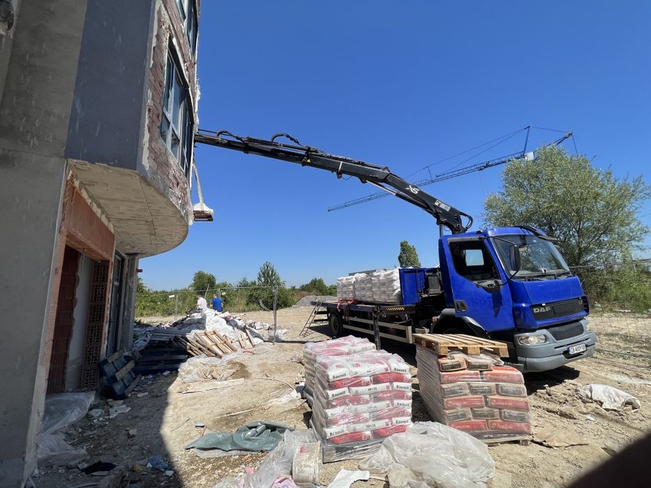 Камион с кран Транспорт на материали Автокран