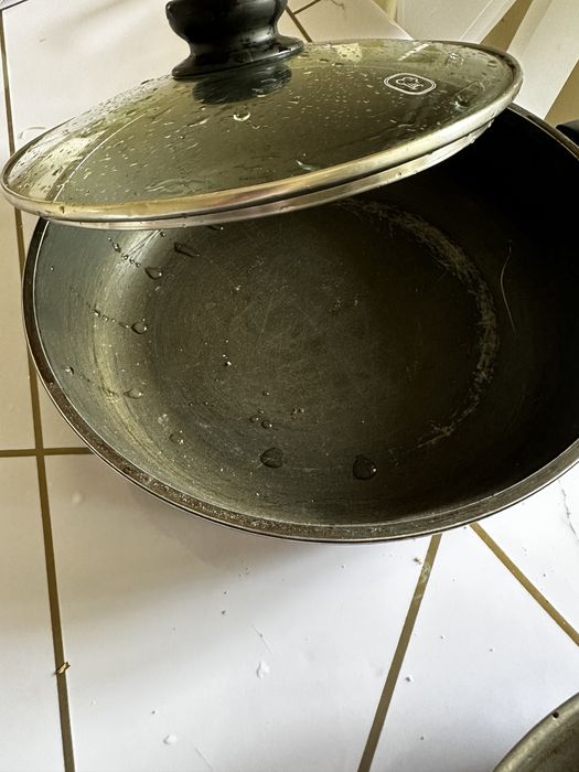 Кастрюли срочно продам