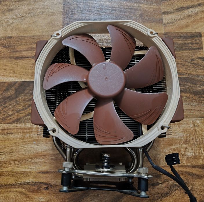 Noctua NH-U14S кулер для процессора .