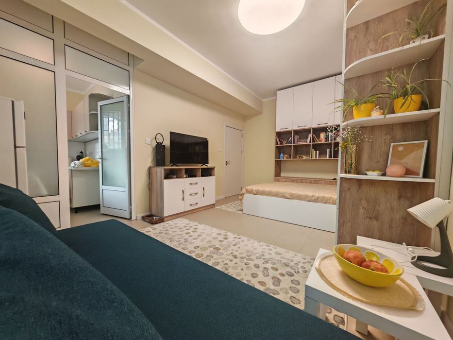 Модерно студио в Лазур на крачки от Морската градина