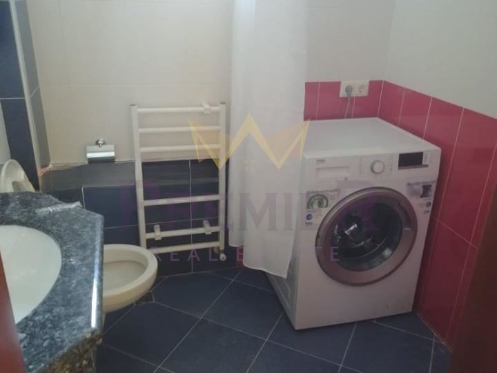 Дава се под наем Тристаен апартамент в Варна, м-т Траката - 110 кв.м за 459 € - Снимка #2