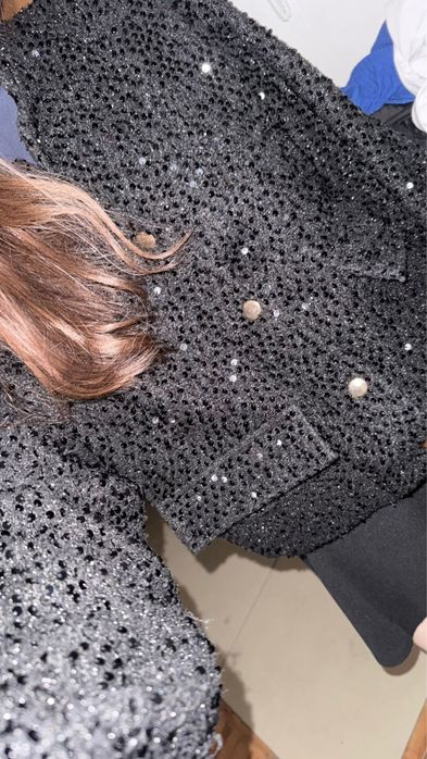 Черный бомбер с пайетками под zara