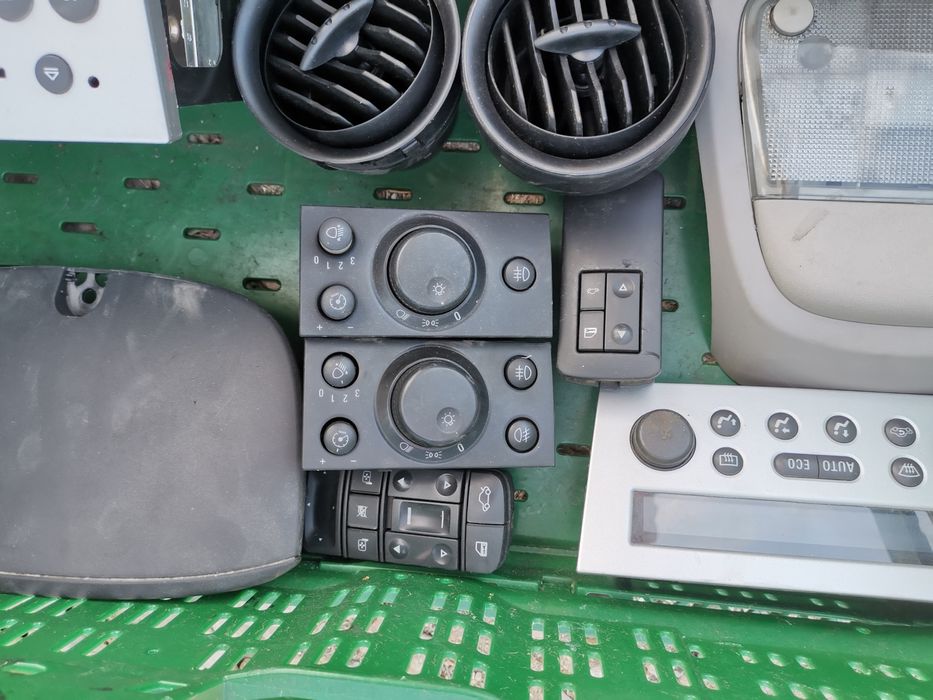 Интериор, климатроник и СД за Опел Мерива / Агила А