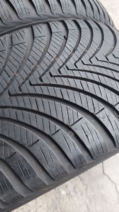 Всесезонни гуми 225/40/18 Kumho Solus 4S 2 броя