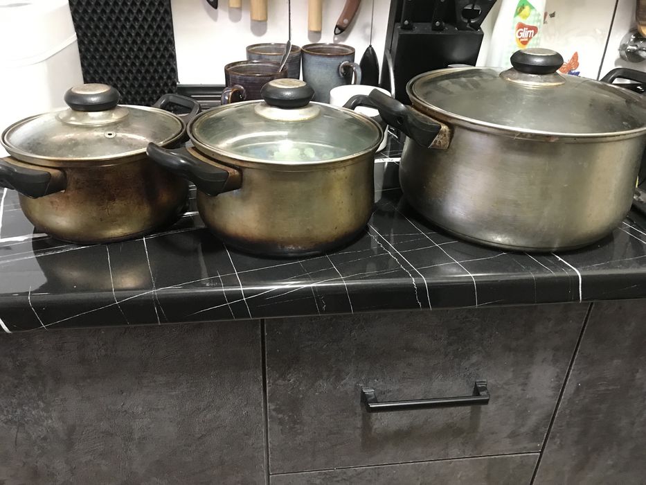Продам кастрюли три штуки
